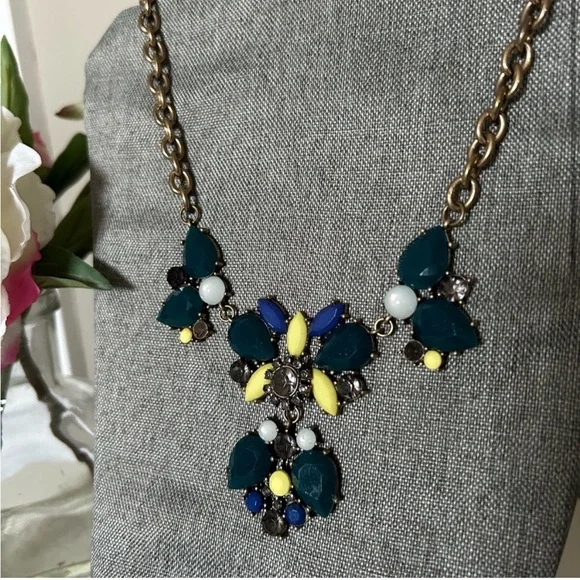 Statement Necklace - Picture 2 of 5